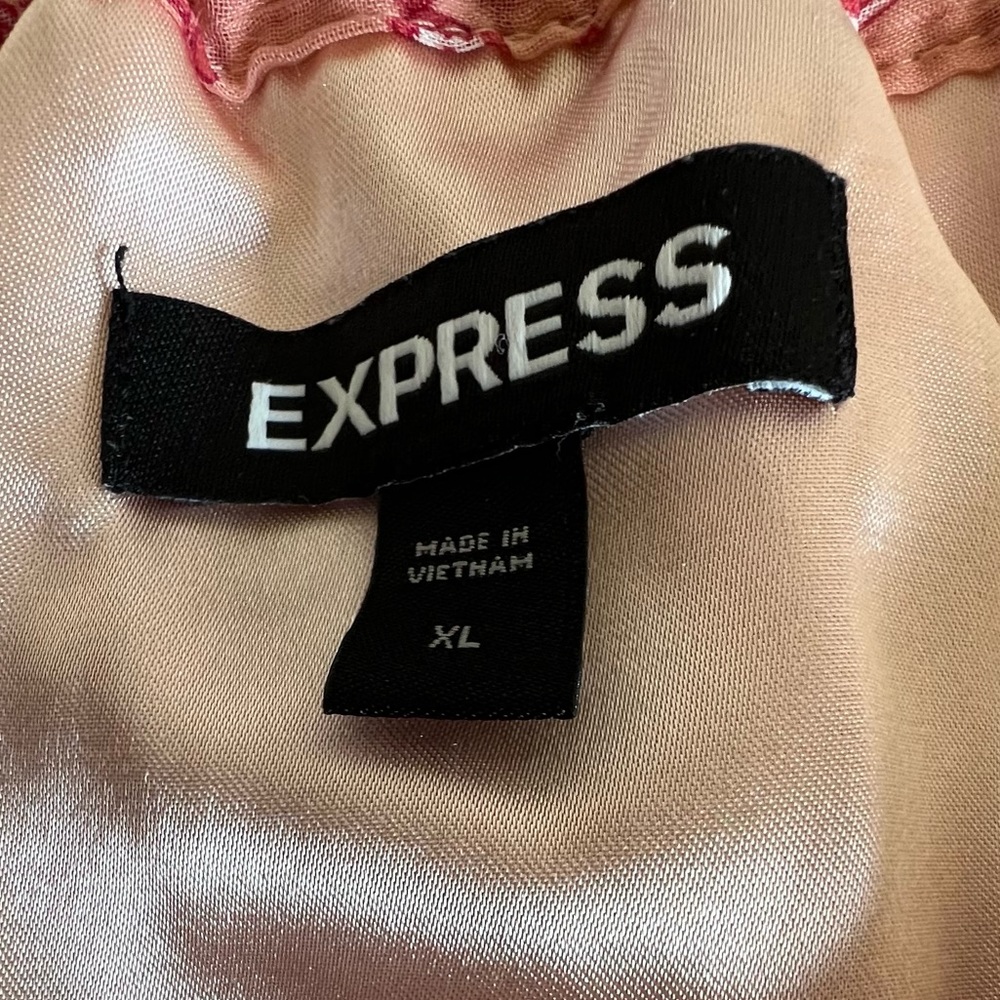 NEW‼️Express Ruffle Romper - Picture 4 of 6